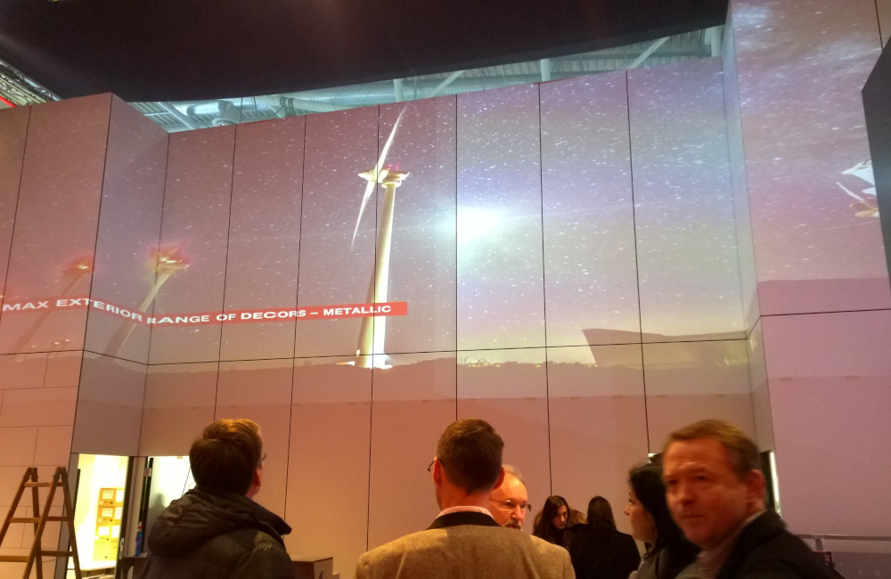 Video Mapping Projektion am Messestand auf unebener Projektionsfläche in München auf der Messe BAU