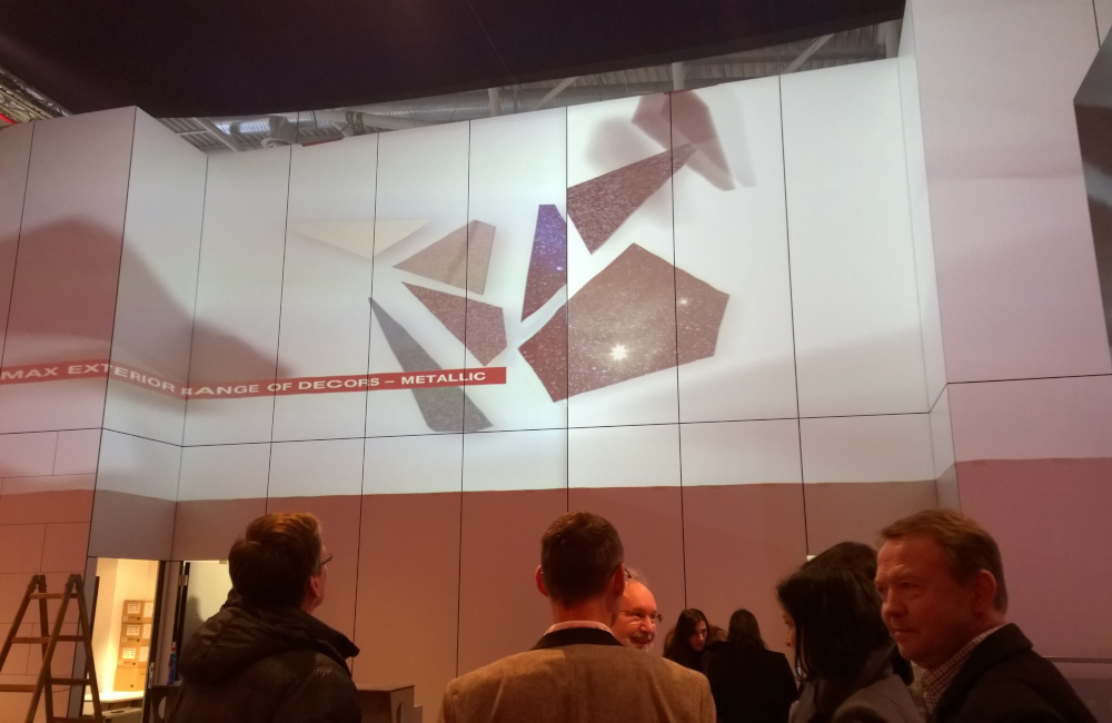 Video Mapping Projektion am Messestand auf unebener Projektionsfläche in München auf der Messe BAU